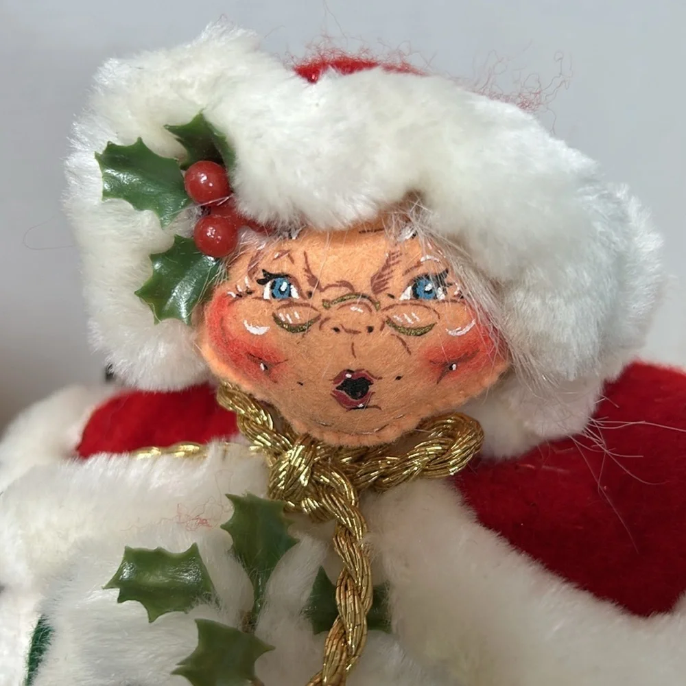 Annalee Santa and Mrs Claus 2004